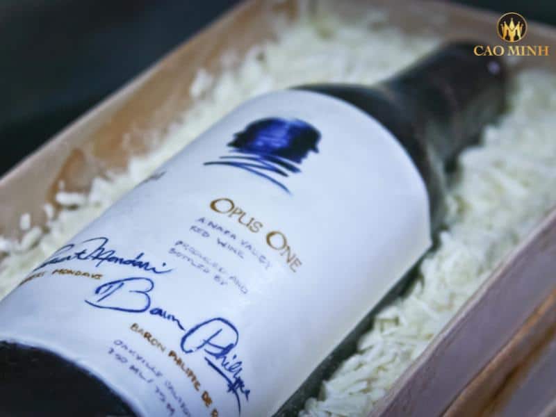 Rượu Vang Mỹ Opus One 2013 - Một Tác Phẩm Nghệ Thuật Của Sự Kết Hợp Giữa Mondavi Và Rothschild