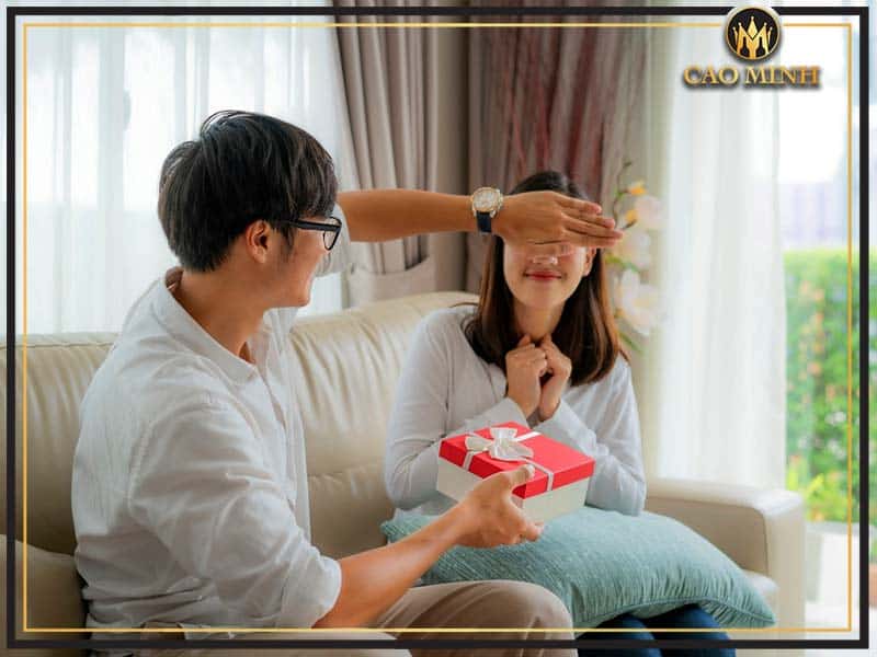 Tặng quà cho người yêu không còn là điều mới mẻ trong dịp Tết