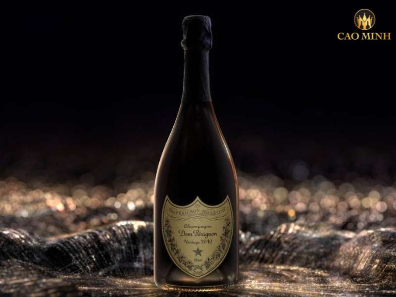 Thưởng thức hương vị hoàn hảo của chai Champagne Dom Perignon