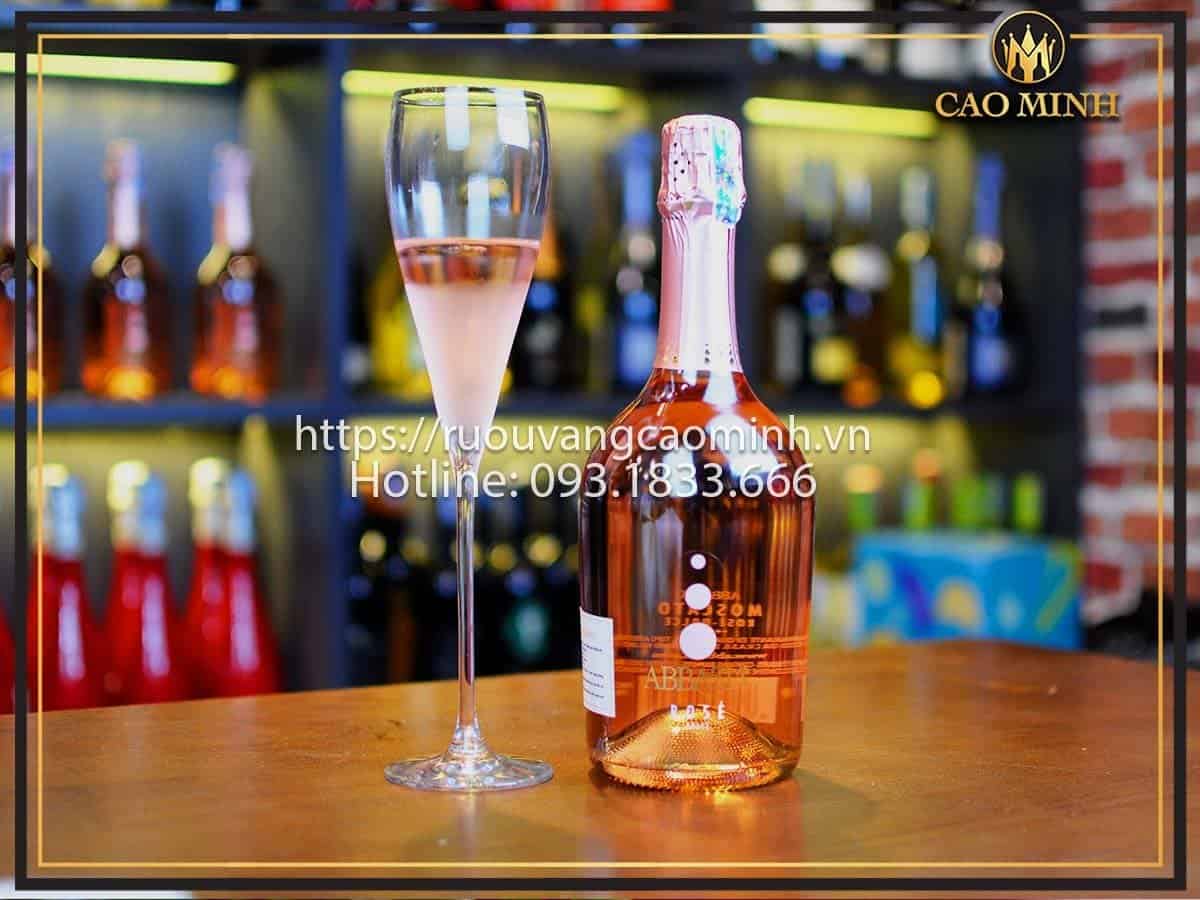 ruou-vang-y-Abbazia-Moscato