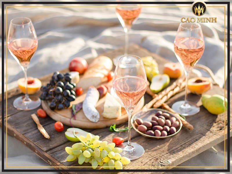 Cách kết hợp rượu Hướng dẫn trải nghiệm rượu vang Chile Mapu Rosé 2020 một cách trọn vẹnvang hồng với các món ăn Việt