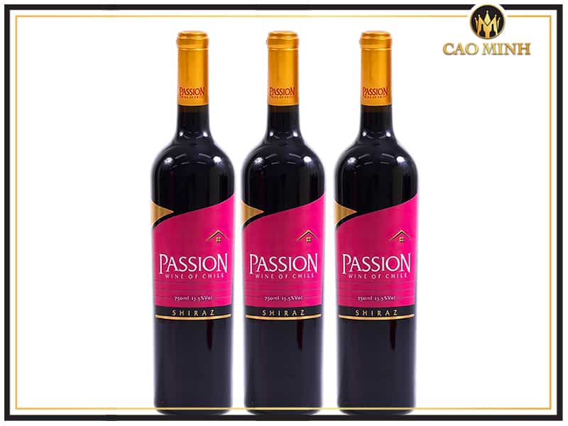 Rượu Passion Shiraz có màu tím thẫm, hương vị nồng nàn
