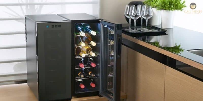 Rượu vang mở nắp bảo quản trong ngăn mát tủ lạnh