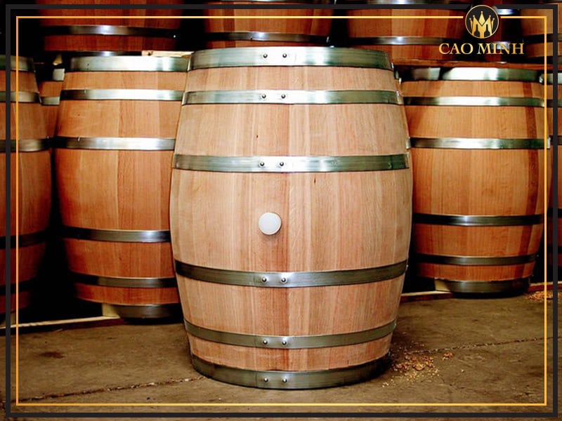 Rượu được ủ trong những thùng gỗ sồi Pháp
