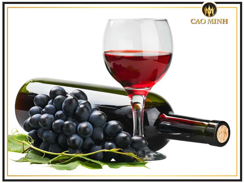 Rượu Viesta có màu đỏ ruby hấp dẫn