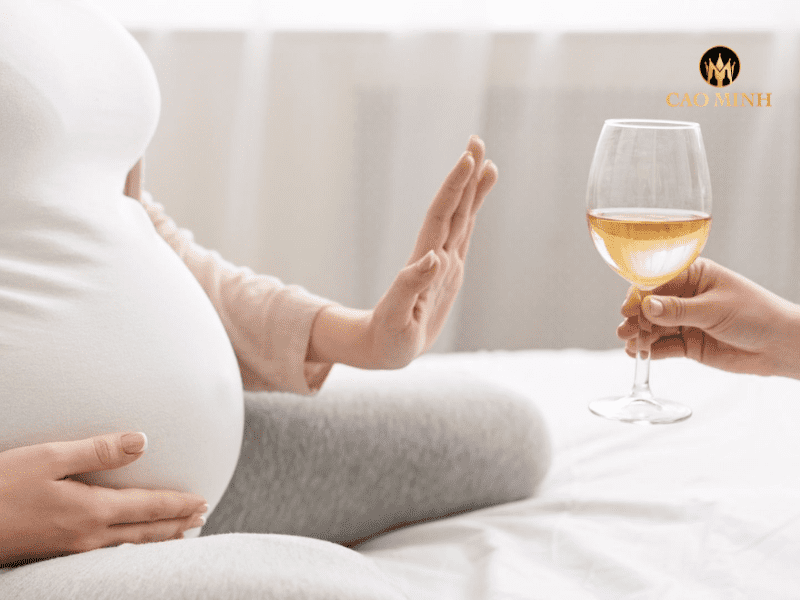 Rượu và bia là đồ uống cần tránh khi mang thai