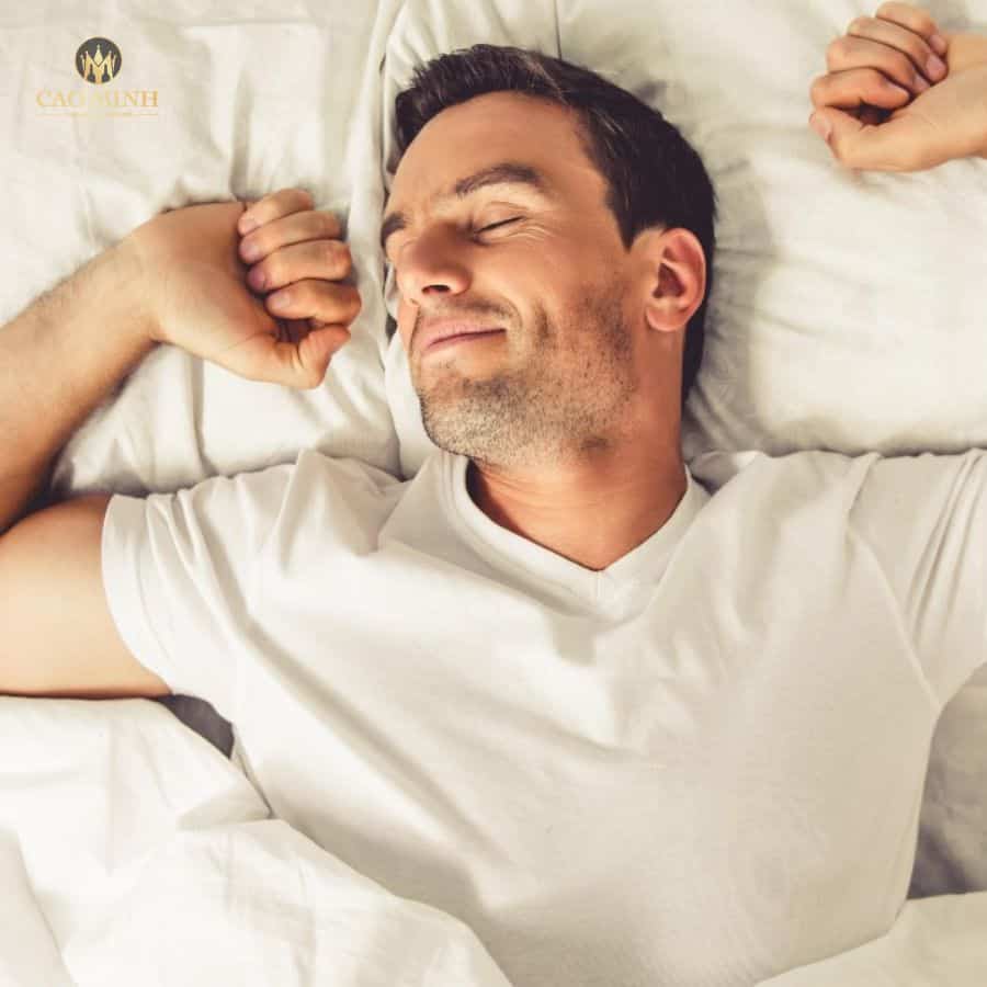 Ngủ đủ giấc giúp giảm cảm giác đau đầu, mệt mỏi sau khi uống rượu
