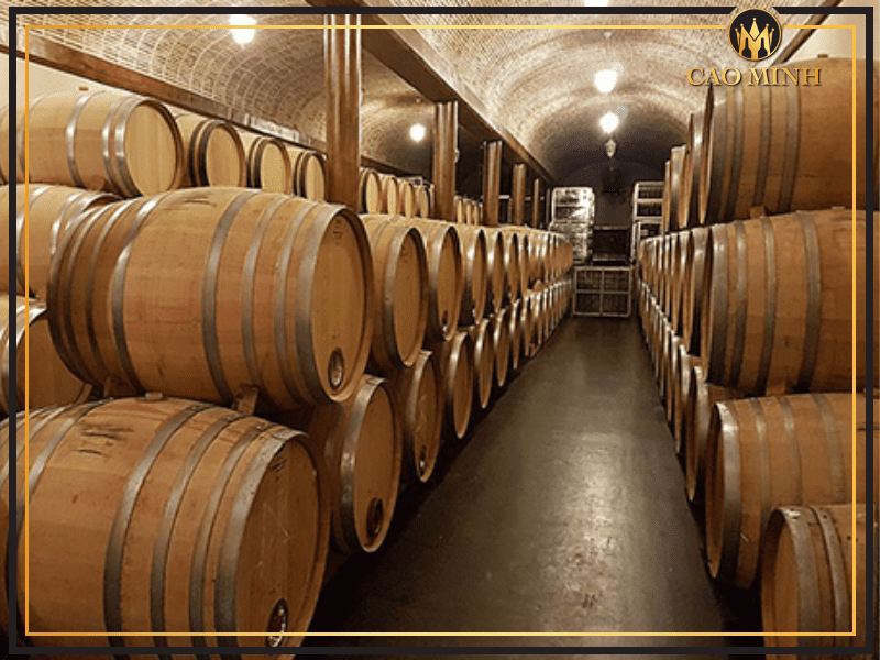 Rượu vang 50 Anniversario Cantine San Marzano được ủ trong các thùng gỗ sồi