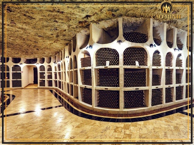 Không chỉ lưu giữ và bảo quản rượu, các hầm vang này còn là nơi thăm quan nổi tiếng ở Moldova