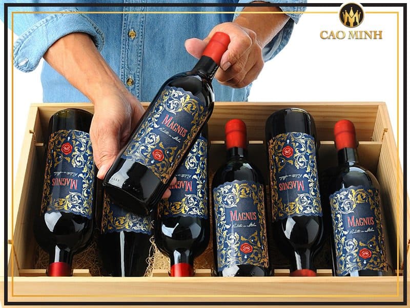 Rượu Vang Ý Magnus Primitivo nổi bật với thiết kế lạ mắt