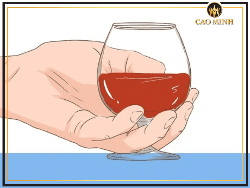 Quan sát màu sắc của rượu
