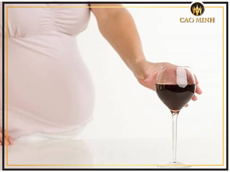 Có bầu uống rượu vang được không là vấn đề băn khoăn của rất nhiều mẹ bầu
