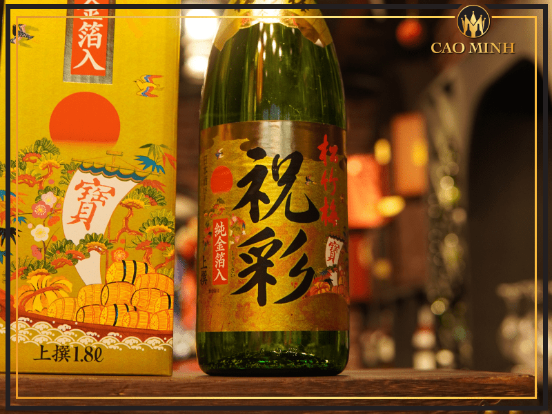 Ý nghĩa đặc biệt sau thiết kế ấn tượng của chai rượu Sake Vảy Vàng Takara Shozu 