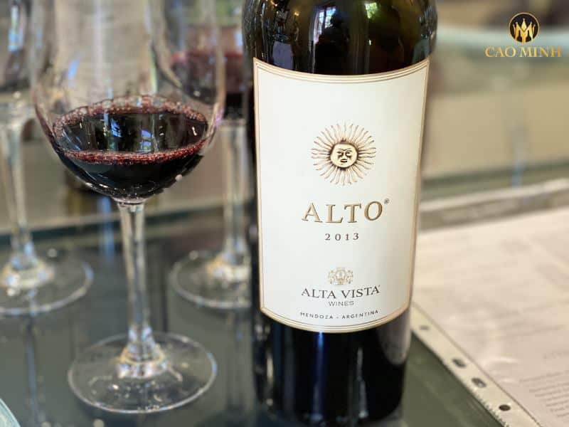 Nếm thử chai rượu vang Argentina Alta Vista Alto