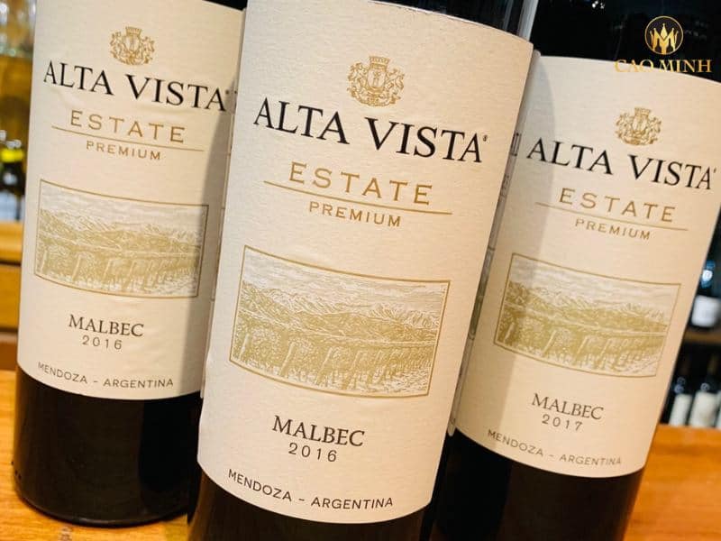 Nếm thử chai rượu vang Argentina Alta Vista Premium Malbec