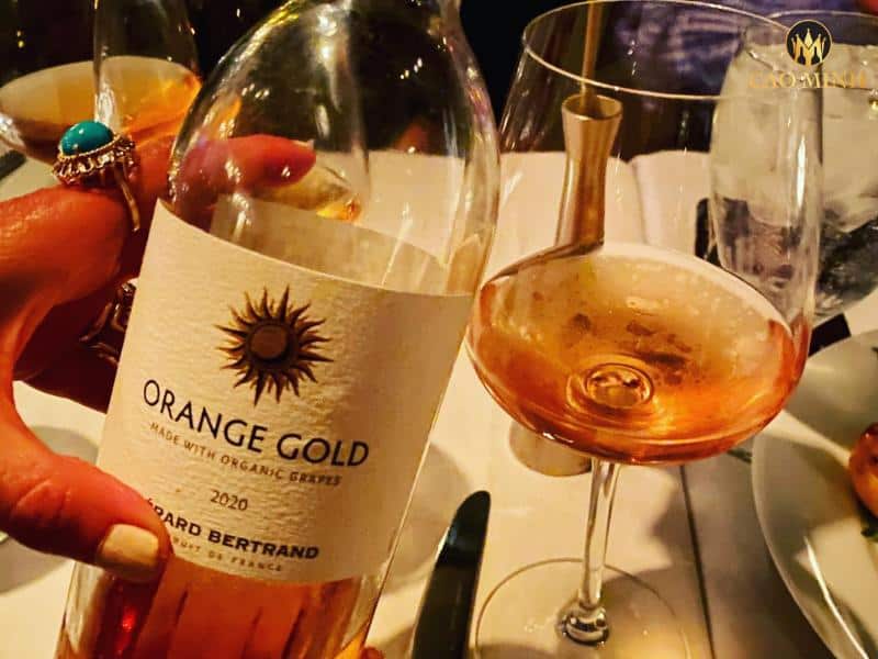 Nếm thử chai rượu vang Pháp Gerard Bertrand Orange Gold