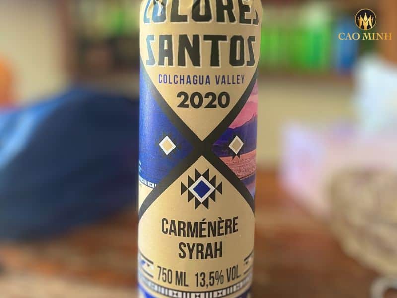 Nếm thử hương vị tuyệt vời của chai rượu vang Colores Santos Carmenere Syrah