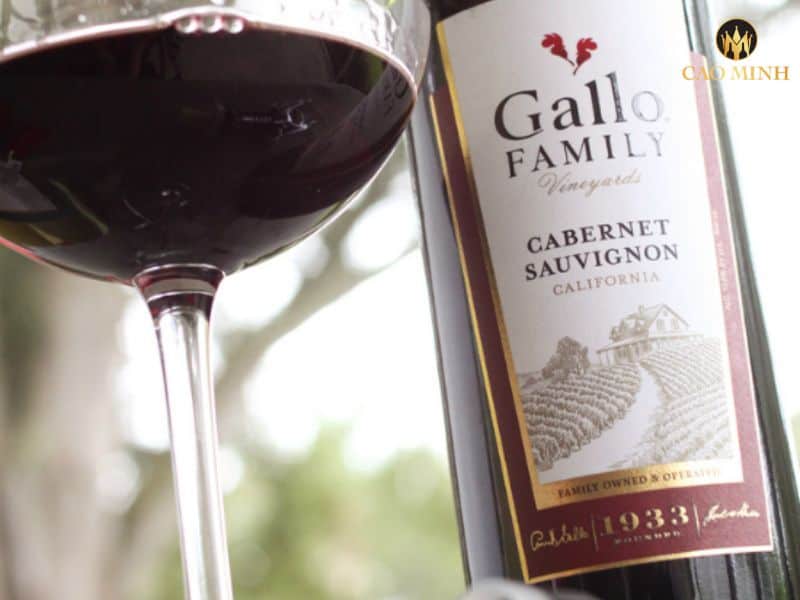 Nếm thử hương vị tuyệt vời của chai rượu vang Gallo Family Vineyards Varietal Cabernet Sauvignon 