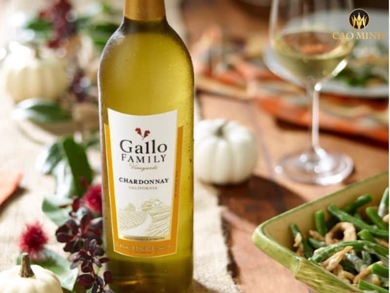 Nếm thử hương vị tuyệt vời của chai rượu vang Gallo Family Vineyards Varietal Chardonnay 