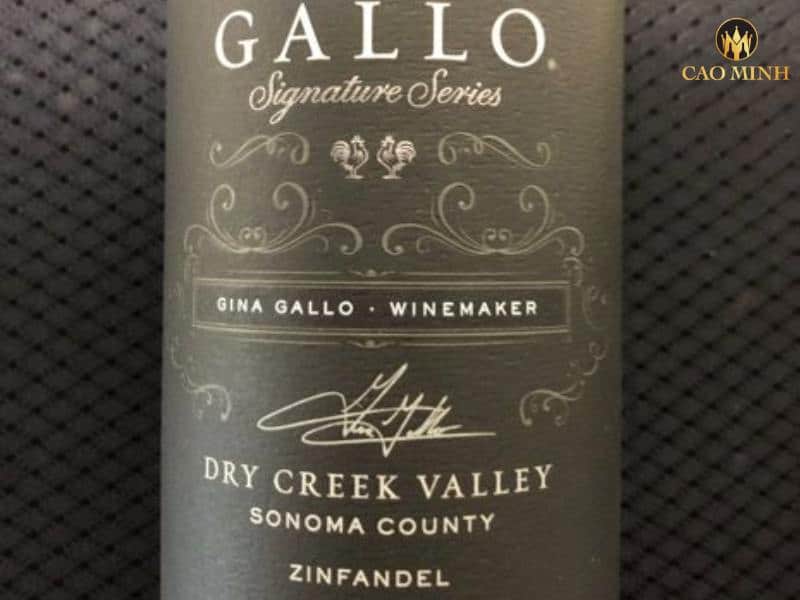 Nếm thử hương vị tuyệt vời của chai rượu vang Gallo Signature Series Zinfandel