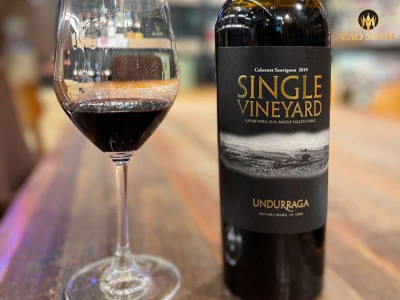 Nếm thử hương vị tuyệt vời của chai rượu vang Undurraga Single Vineyards Cabernet Sauvignon
