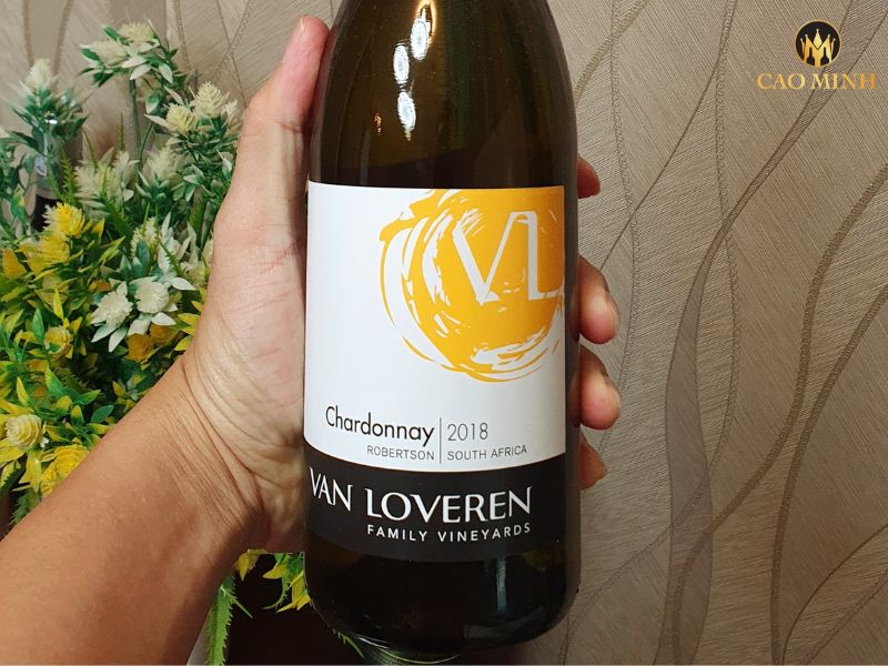 Nếm thử hương vị tuyệt vời của chai rượu vang Van Loveren Chardonnay