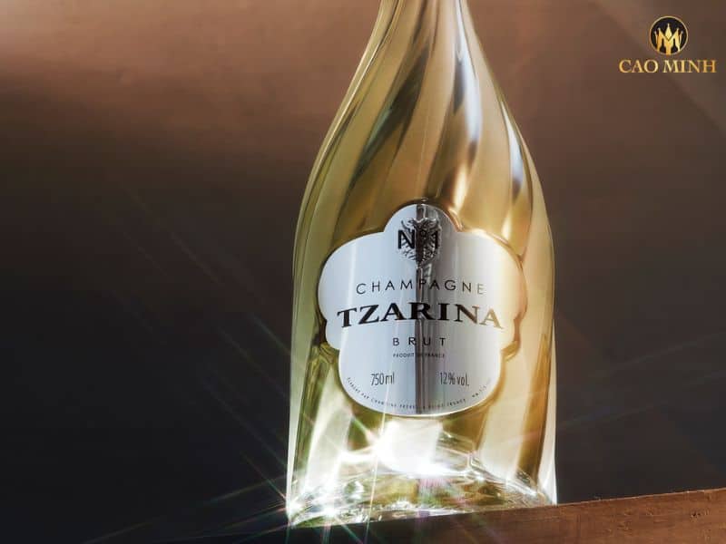 Nếm thử rượu vang Pháp Tzarina Champagne Brut