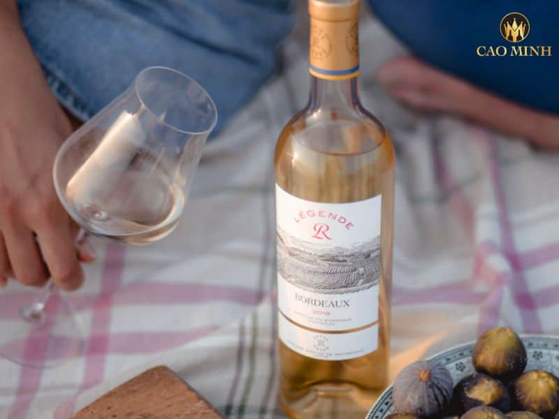 Nếm thử hương vị tuyệt vời của chai rượu vang DBR (Lafite) Legendé Bordeaux Blanc