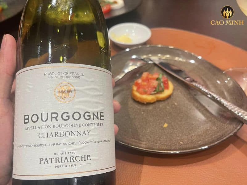 Nếm thử hương vị tuyệt vời của chai rượu vang Patriarche Bourgogne Chardonnay