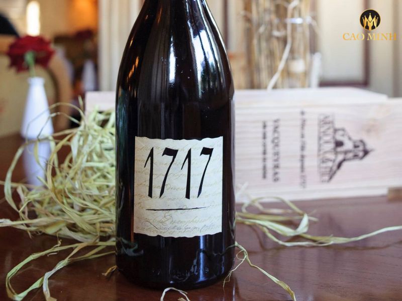 Nếm thử hương vị tuyệt vời của chai rượu vang Arnoux 1717