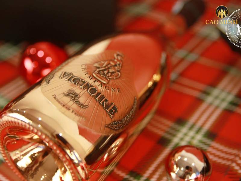 Nếm thử hương vị tuyệt vời của chai rượu vang Champagne Victoire Rosé