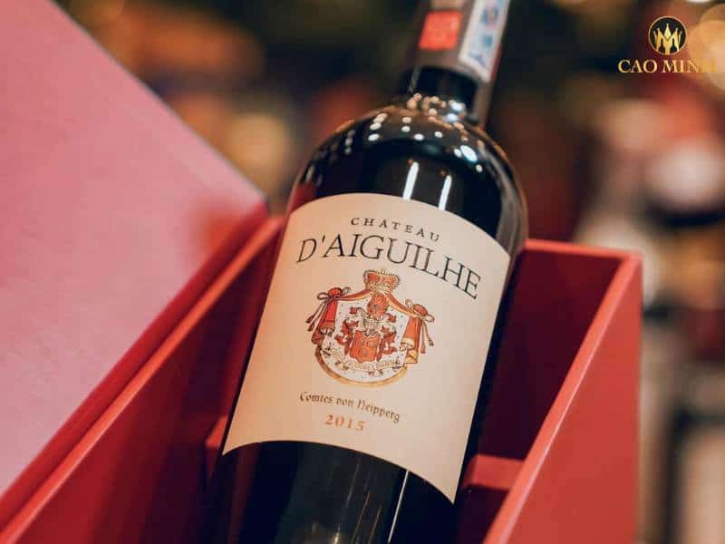 Nếm thử hương vị tuyệt vời của chai rượu vang Château d'Aiguilhe