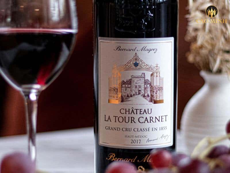 Nếm thử hương vị tuyệt vời của chai rượu vang Château La Tour Carnet