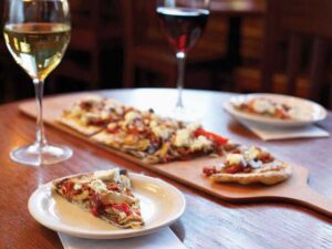 Gợi ý 7 món đồ ăn nhẹ với rượu vang ngon chuẩn vị