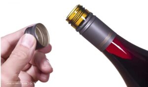 Tổng hợp 7 cách mở rượu vang tại nhà đơn giản, không cần đồ khui chuyên dụng