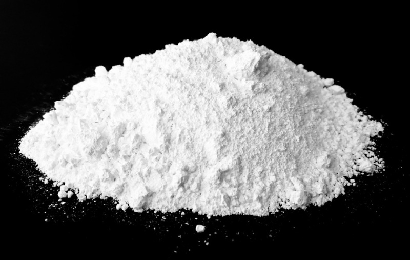 Canxi cacbonat được dùng để giảm độ axit của rượu vang