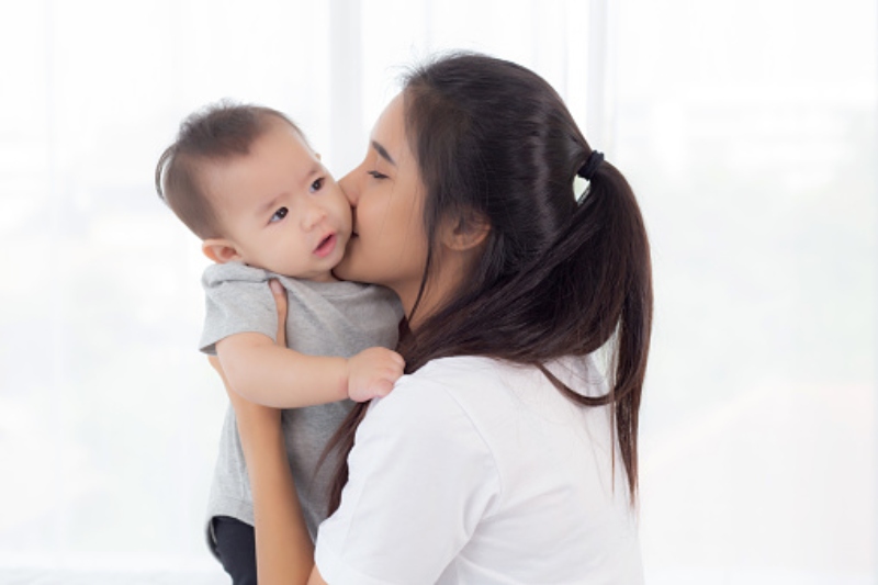 Lựa chọn an toàn tuyệt đối cho trẻ sơ sinh là mẹ hoàn toàn không uống đồ uống có cồn
