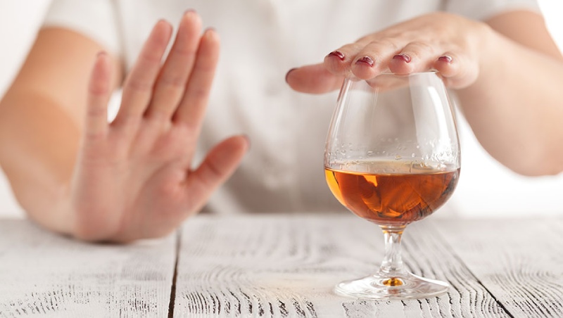 Những người có dạ dày ở giai đoạn loét được khuyến cáo nên kiêng rượu hoàn toàn