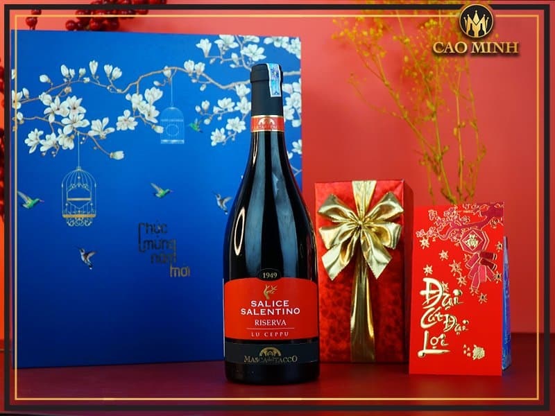 Chai vang 750ml là lựa chọn cân bằng cho thưởng thức và quà tặng