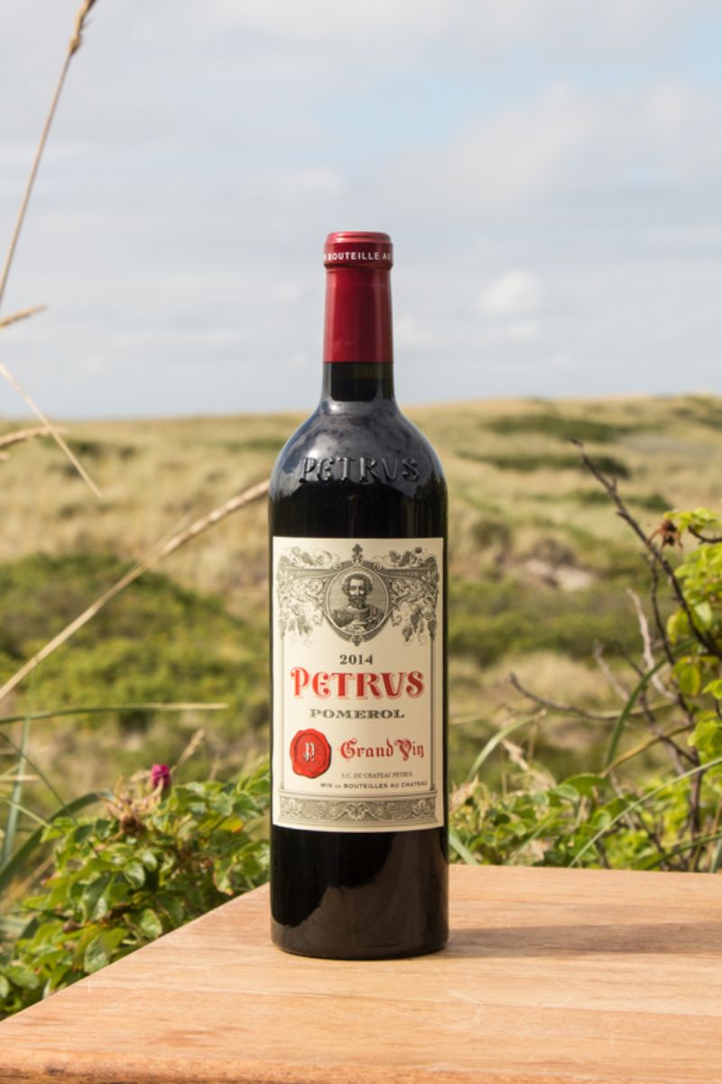 Chateau Petrus với mức giá khoảng 125 triệu - 135 triệu VNĐ