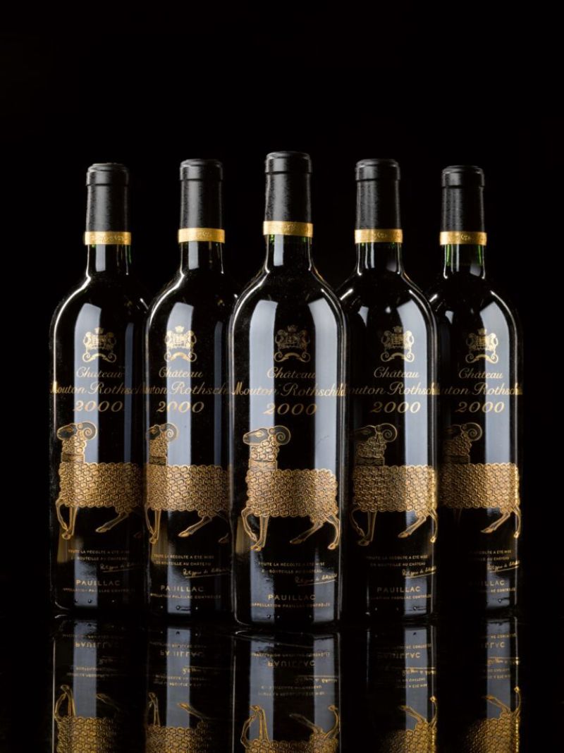 Chateau Mouton Rothschild niên vụ 2000 có giá lên tới 120.000.000 VNĐ.