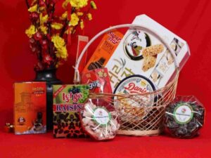 Giỏ quà tết có bánh Danisa: quà tặng tết tinh tế, sang trọng