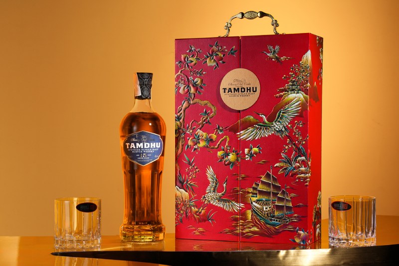 Thể hiện sự am hiểu và trân trọng đẳng cấp, phong thái của cấp trên