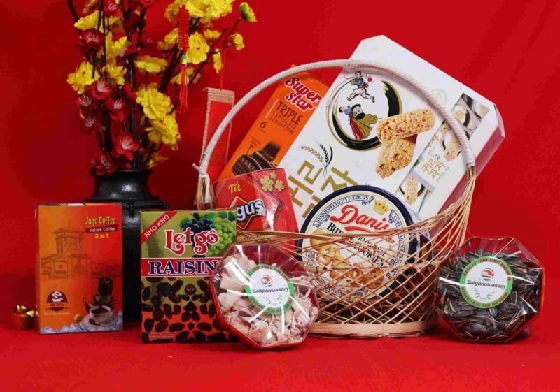 Mỗi sản phẩm trong giỏ quà đều được Rượu vang Cao Minh chọn kỹ lưỡng