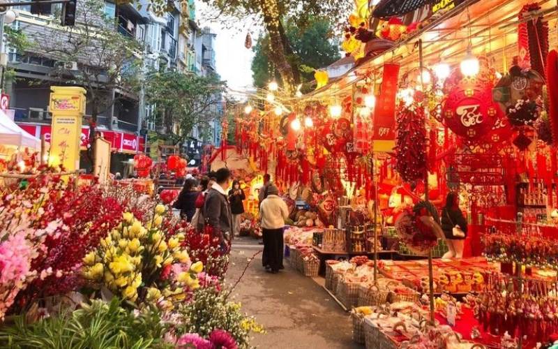 Giỏ quà là sự kết hợp hoàn hảo giữa hương vị quen thuộc và sự tinh tế của rượu vang thượng hạng