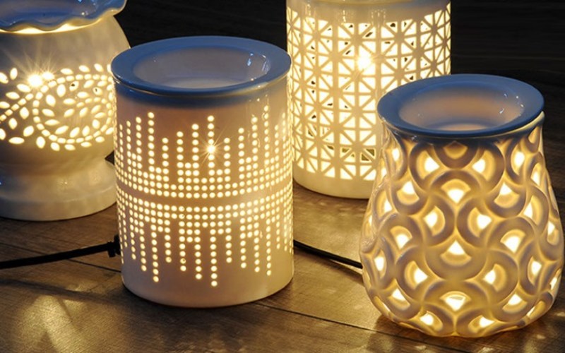 Đèn xông tinh dầu giúp thư giãn đầu óc, cải thiện chất lượng giấc ngủ 