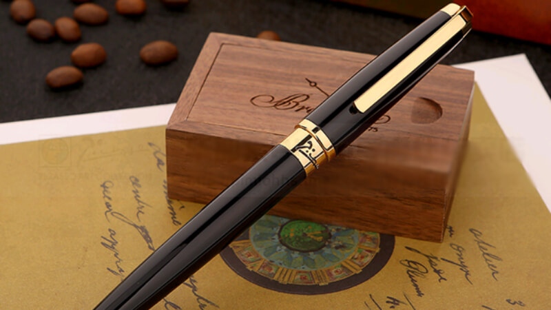 Bút là biểu tượng cho sự thành công, là món quà gửi gắm lời chúc may mắn trên con đường sự nghiệp