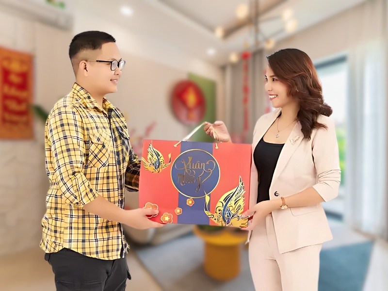 Một số trường hợp nên hạn chế việc tặng quà cho sếp