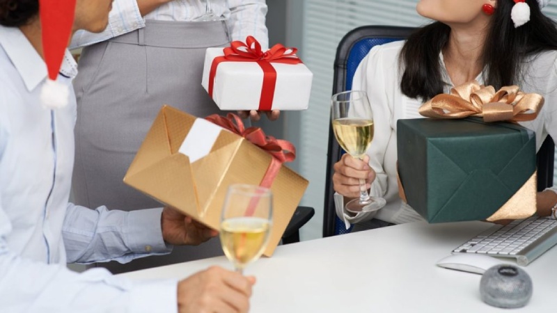 Văn hóa tặng quà cho sếp cần sự tinh tế và đúng mực