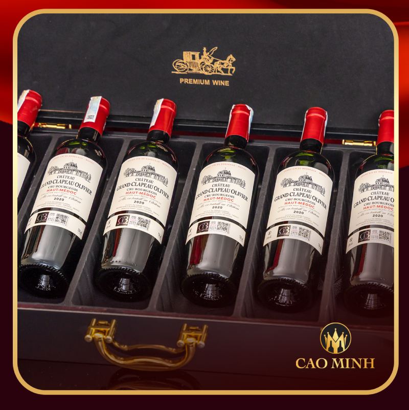  Sắc đỏ của vang tượng trưng cho lời chúc may mắn, thịnh vượng đầu năm